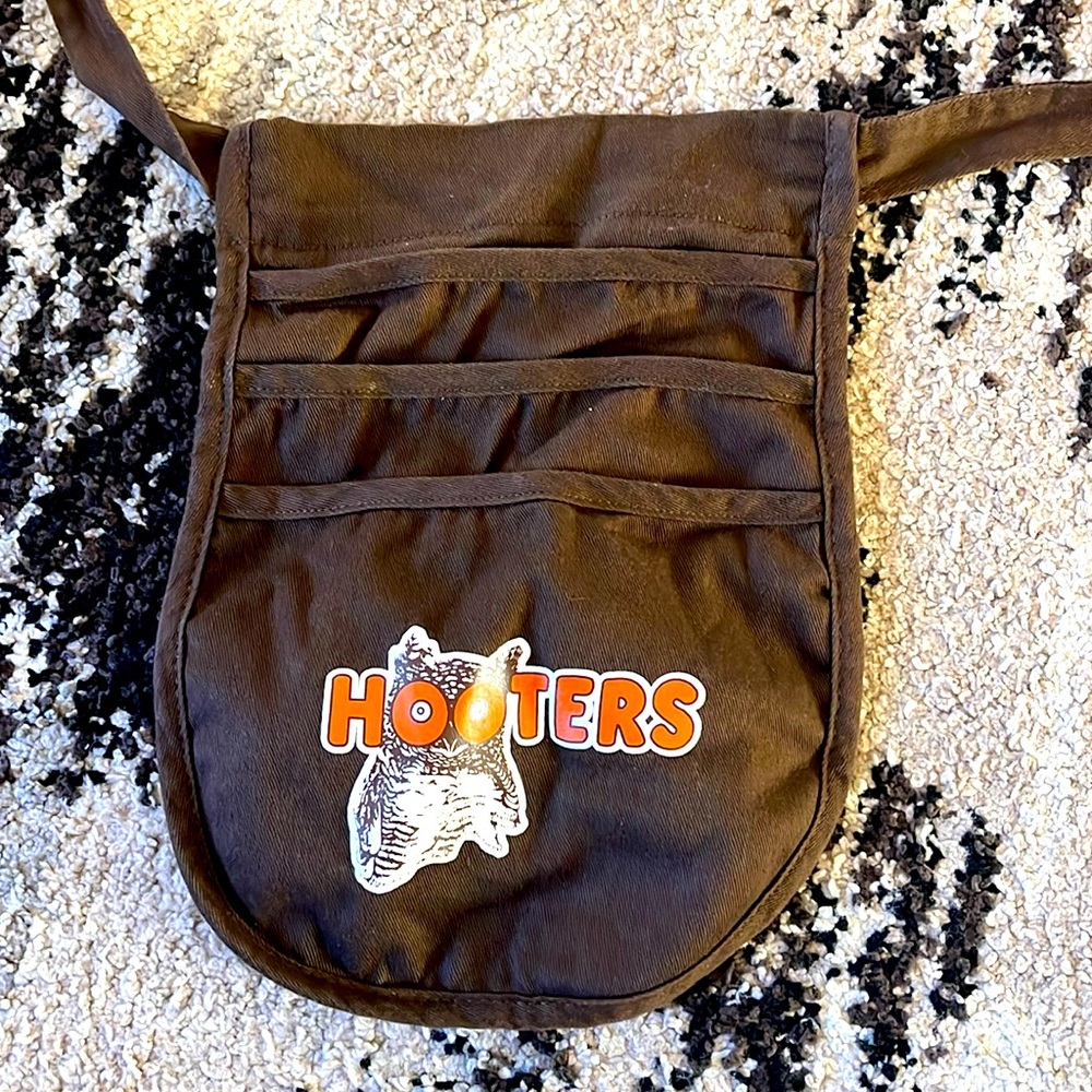 Retro hooters pouch brown